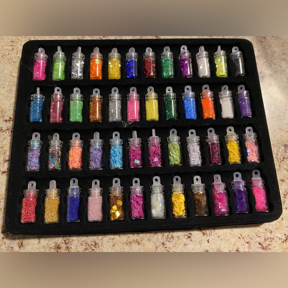 🛍️ 4/$25 Nail Glitter